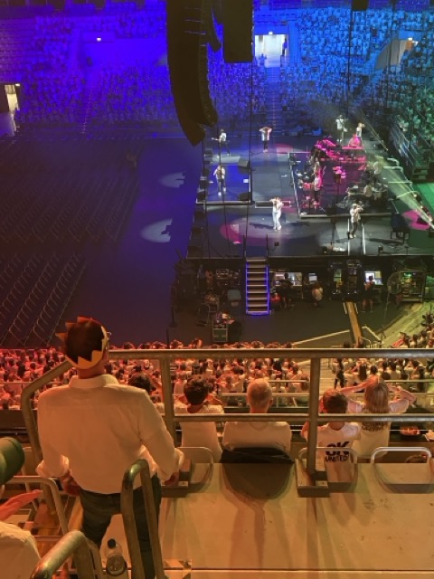 Mittel Schulleiter mit Krone